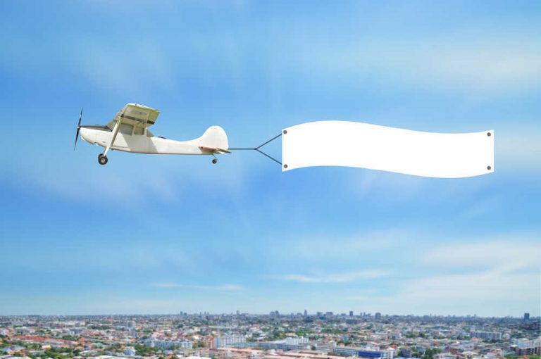 ¿Qué es un Fly Banner? Lo mejor de cada casa